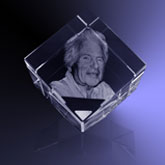 2D Portretfoto 3D in Glas (kan alleen van personen) - kubus 100x100x100 mm afgevlakte hoek